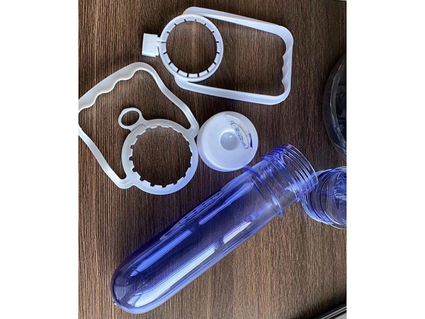 矿泉水瓶